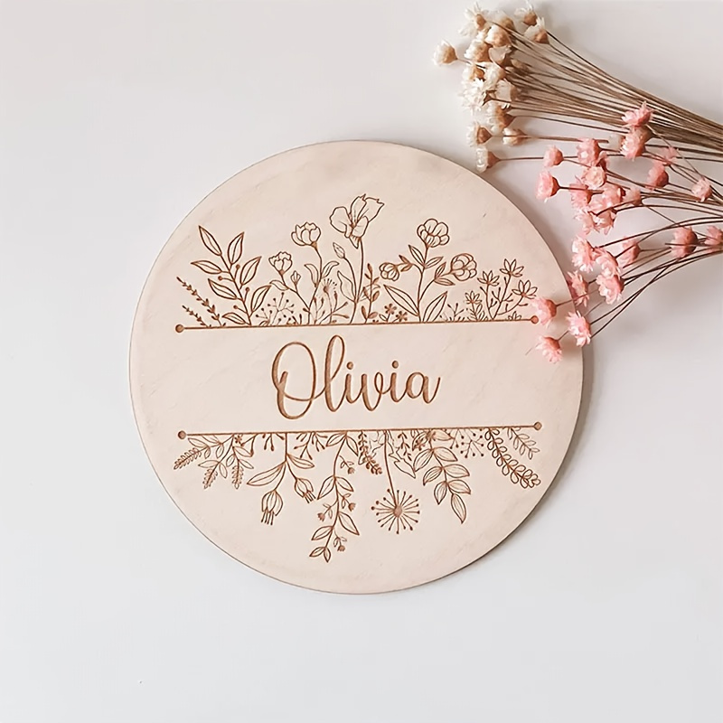Home Decor Rustic - Personalisierte Blumen-Gravur Namensplakette, Maßgefertigtes Rundes Holzschild,